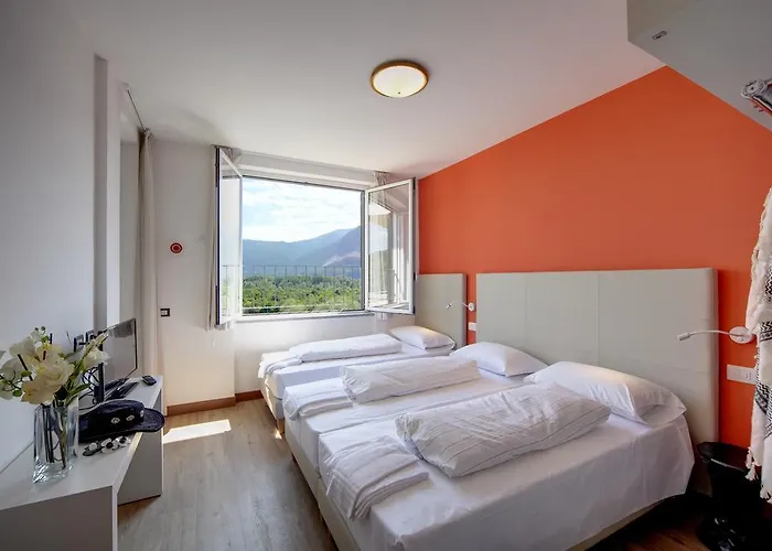 Isolino Aparthotel 3*
